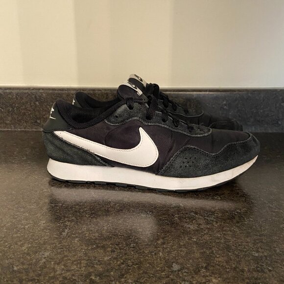 Nike Valiant Sneaker - Size 7 - Picture 2 of 10